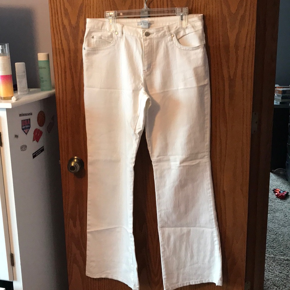 White bootcut jeans